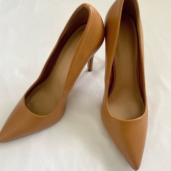 Size 10 tan 4 inch point toe heels - Picture 4 of 7